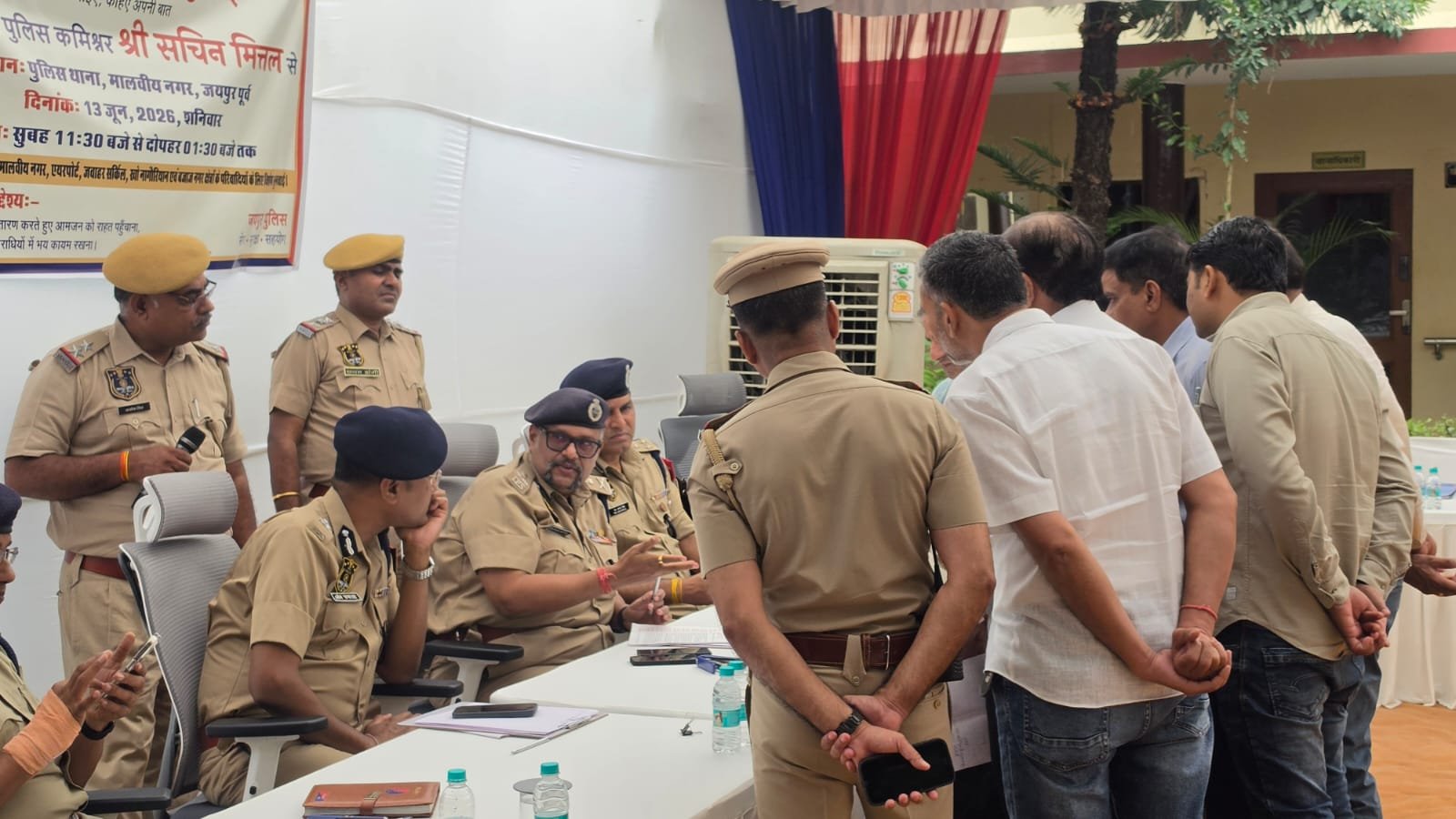 थाने में पुलिस कमिश्नर परिवादियों की जनसुनवाई कर मौके पर अधिकारियों को दिए त्वरित निस्तारण के निर्देश